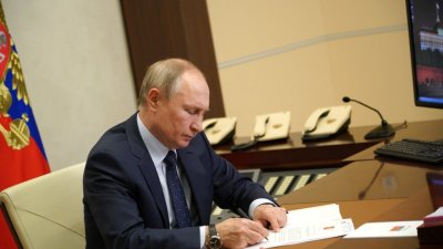 Путин подписал закон об увеличении МРОТ в 2023 году